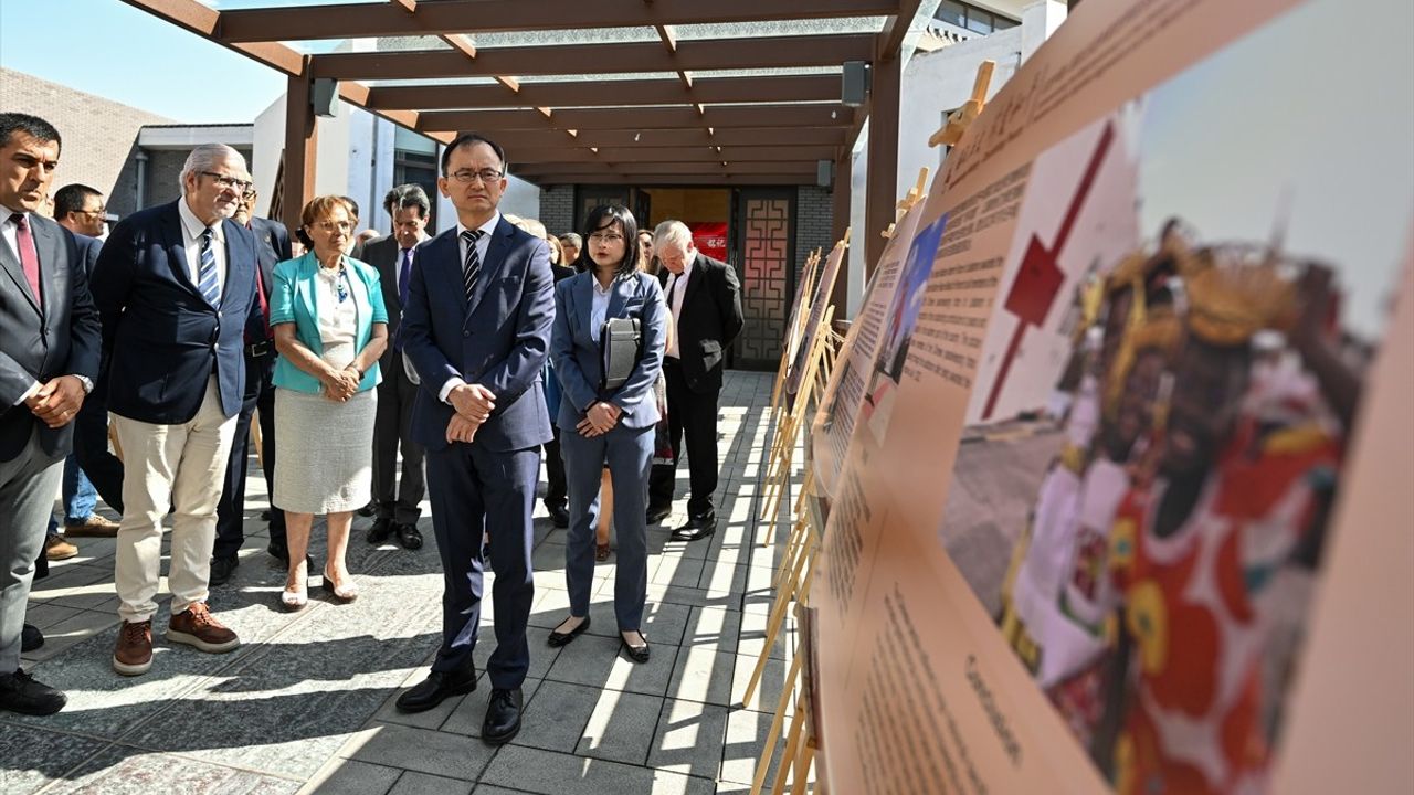 Ankara'da Barış ve Tarih Vurgusu: Yuvarlak Masa Toplantısı