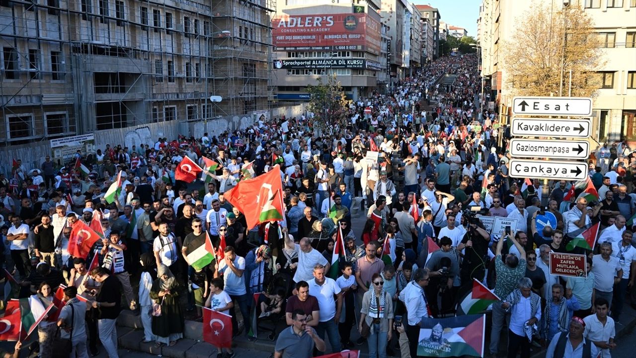 Ankara'da Gazze İçin İnsani Yardım Yürüyüşü Düzenlendi