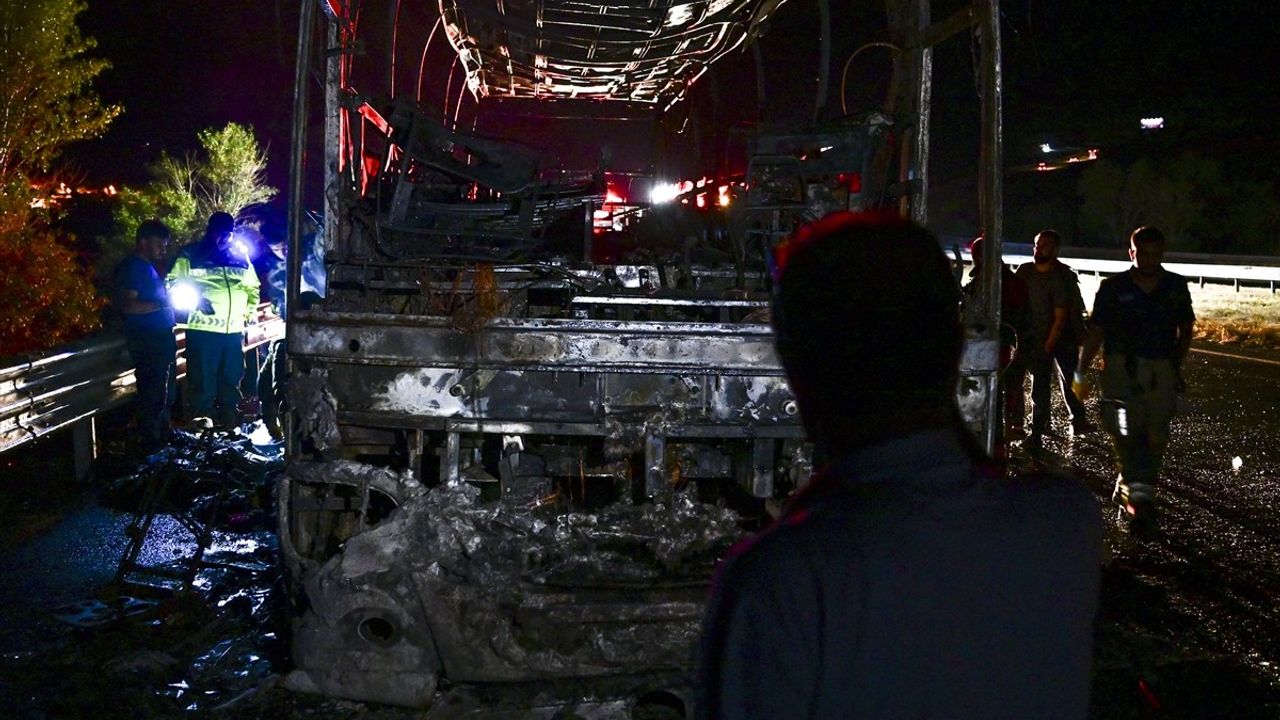 Ankara'da Yolcu Otobüsü Yangını