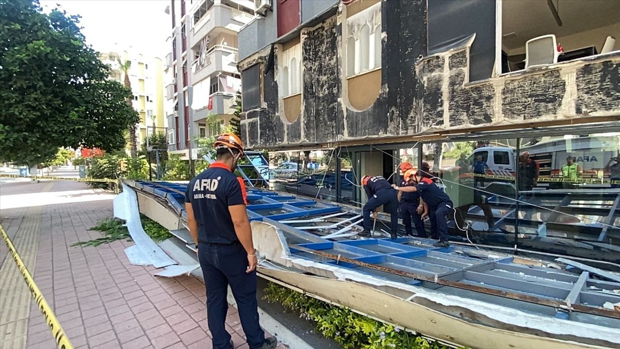 Antalya'da Dış Cephe Kaplaması Düştü