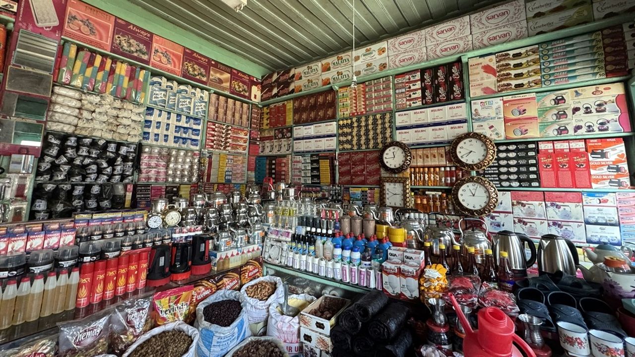 Ardahan'da 57 Yıllık Bakkala Teşekkür Belgesi Verildi