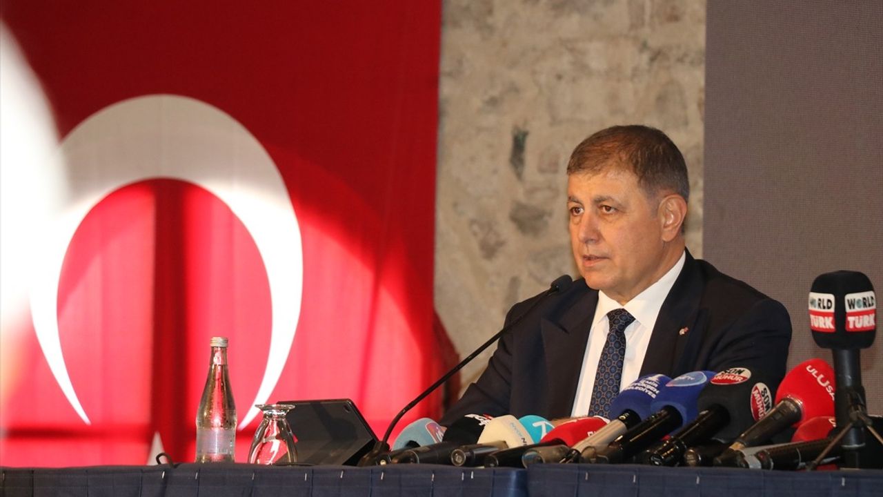 Atatürk'ün Anıları ve Refik Anadol'un Eserleri İzmir Fuarında
