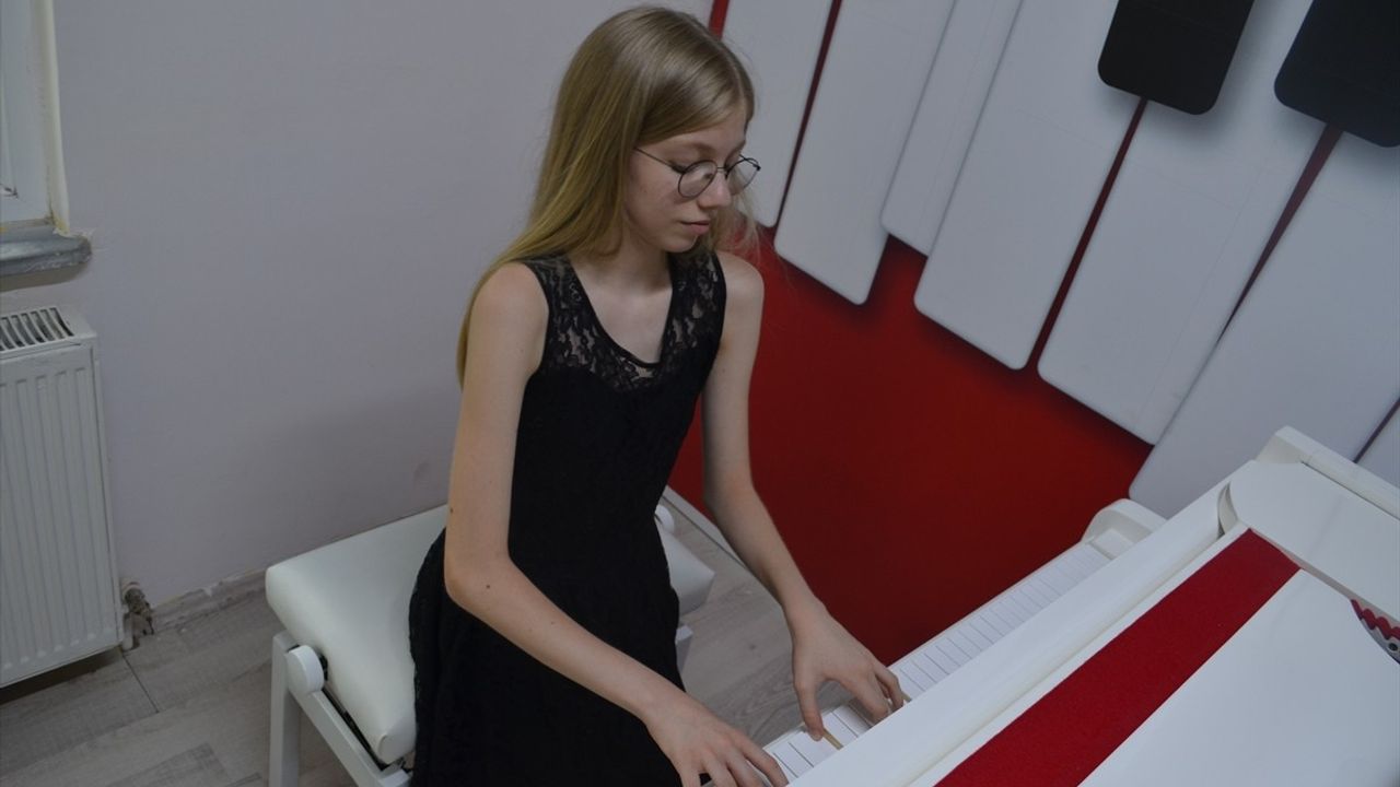 Aylin Kılıç: Türkiye'nin Müziğini Dünyaya Tanıtan Genç Yetenek