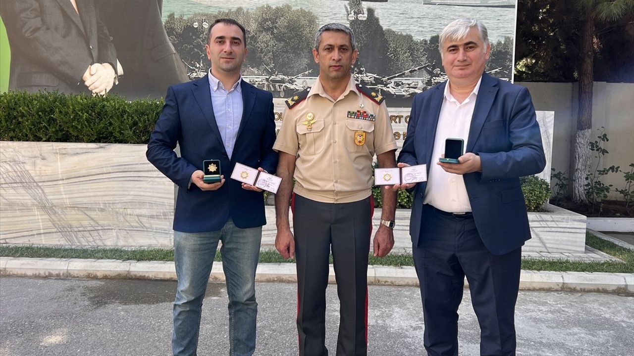 Azerbaycan Savunma Bakanı Zakir Hasanov'dan Anadolu Ajansı'na Ödül