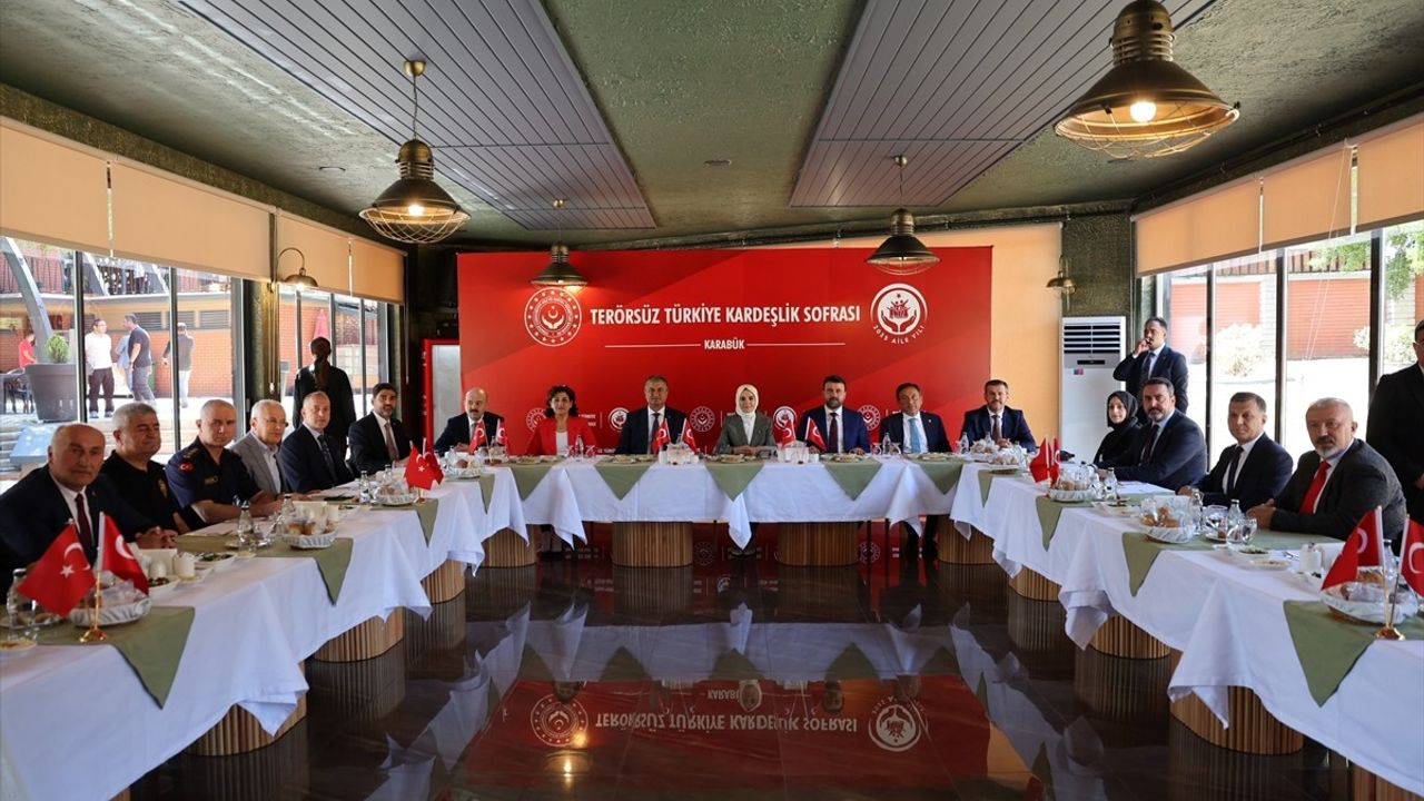 Bakan Göktaş, Karabük'te Şehit Aileleriyle Buluştu