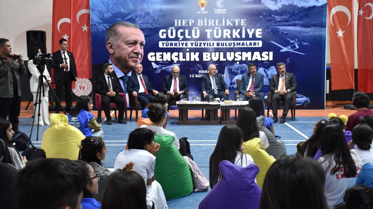 Bakan Güler'den Hakkari'de Gençlere Motivasyon Dolu Mesajlar
