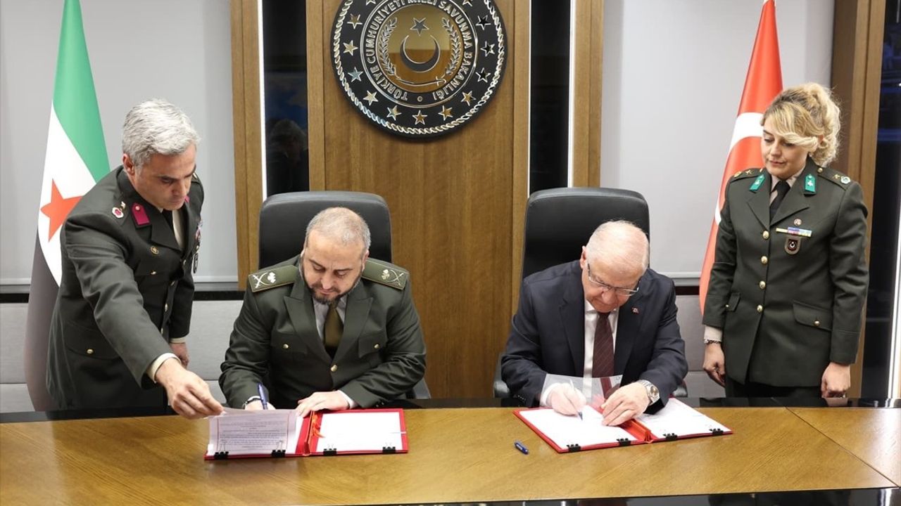 Bakan Güler, Suriye Yetkilileriyle Savunma Görüşmesi Yaptı