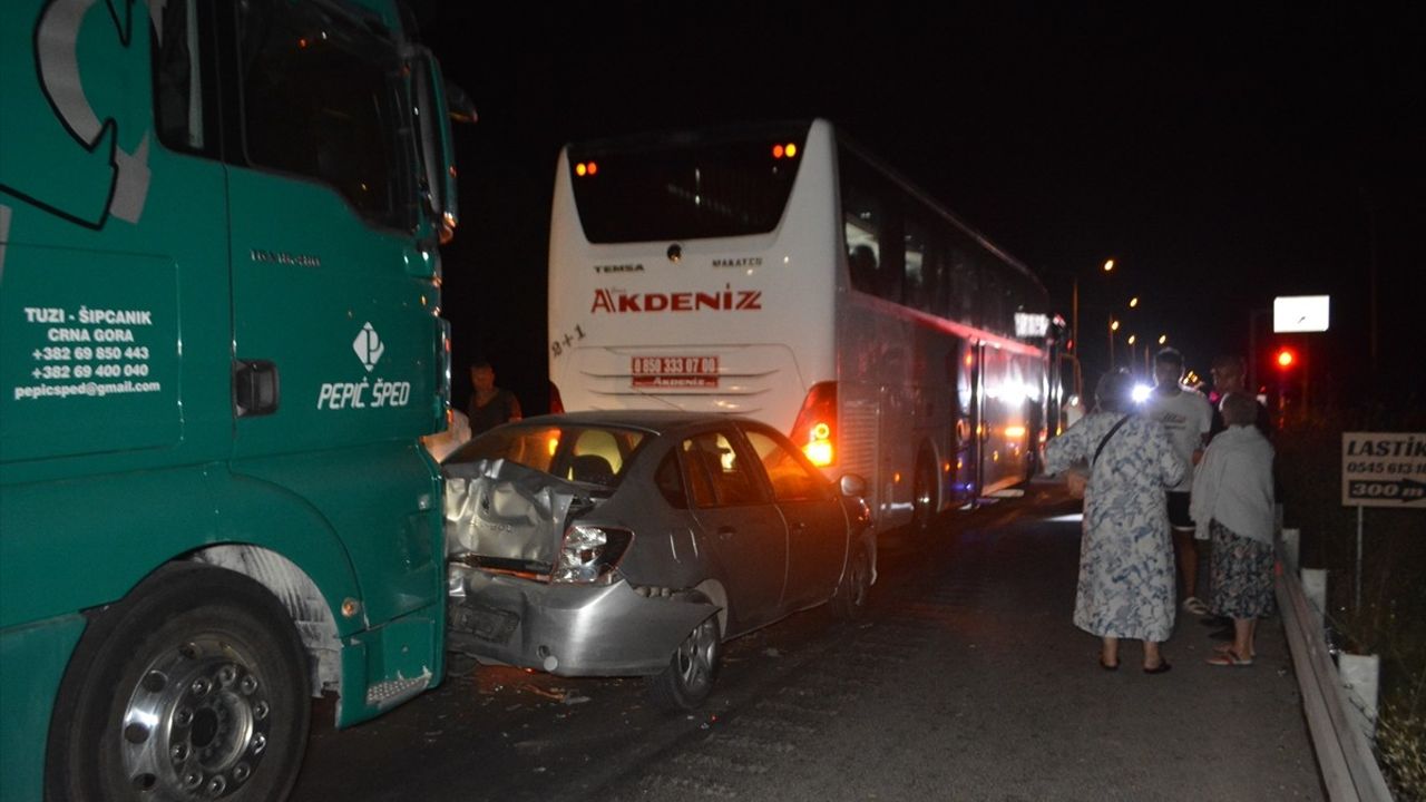Balıkesir'de Zincirleme Trafik Kazası: 1 Kişi Hayatını Kaybetti