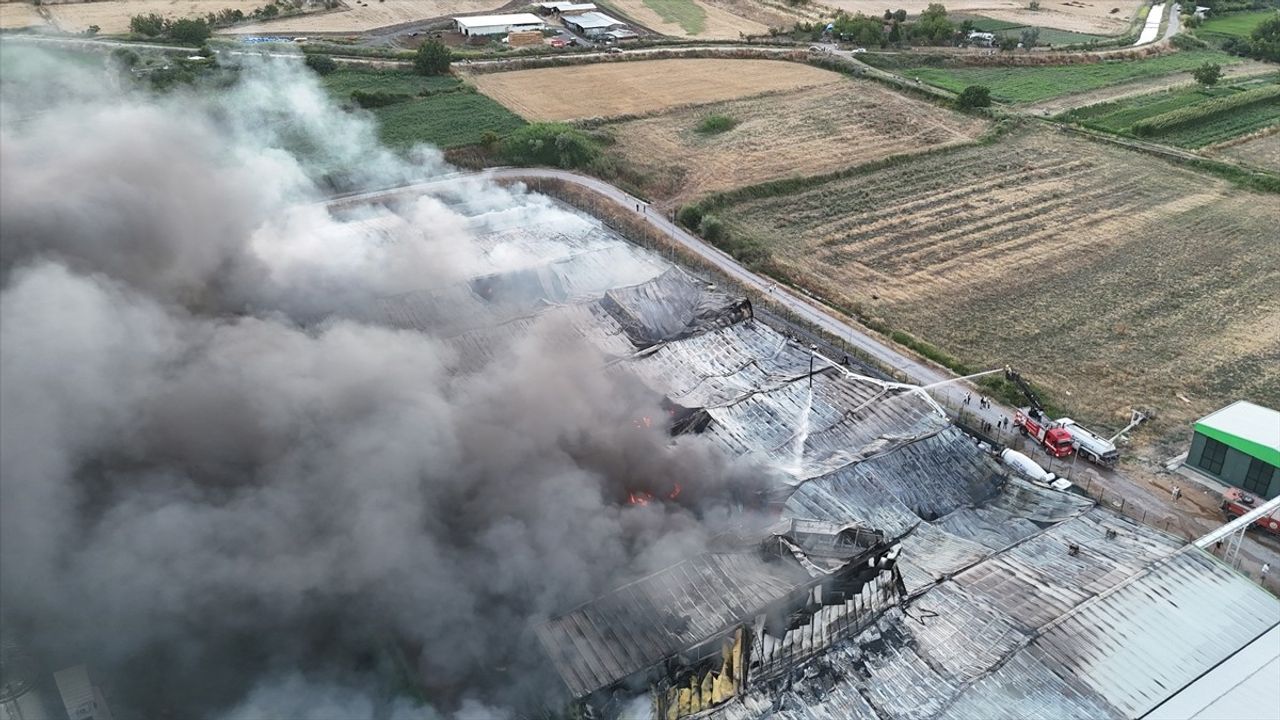 Balıkesir'deki Fabrika Yangınında 1 Kişi Tutuklandı