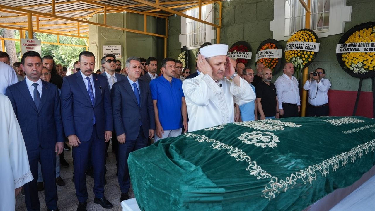 Balıkesir Depreminde Hayatını Kaybeden Nihat Önbaş, İzmir'de Defnedildi