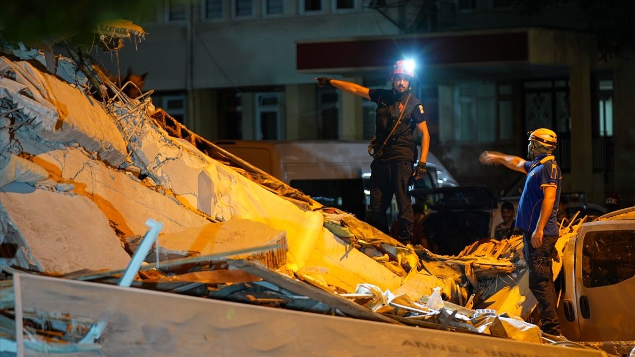 Balıkesir Sındırgı'daki Depremde Yaşanan Yıkım Dronla Görüntülendi