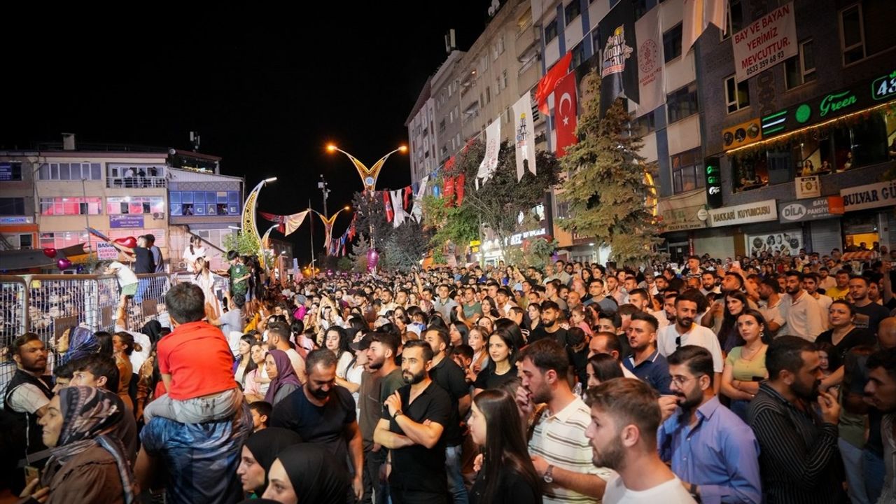 Bengü Hakkari'de Sahne Aldı: Bir Anadolu Şenliği Coşkusu