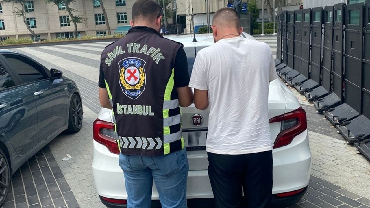 Beykoz'da Tünelde Konvoy Yapan Sürücülere Ceza Uygulandı