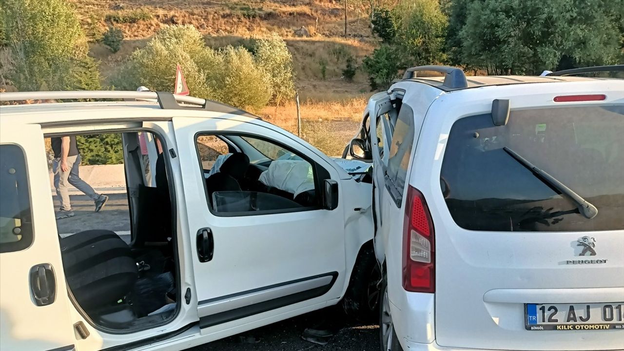 Bingöl'de Trafik Kazası: 11 Yaralı