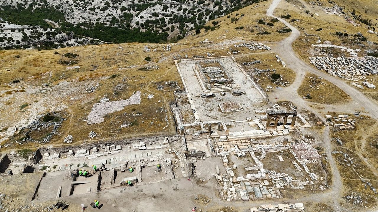 Blaundos Antik Kenti'nde Yeni Arkeolojik Buluntular Keşfedildi