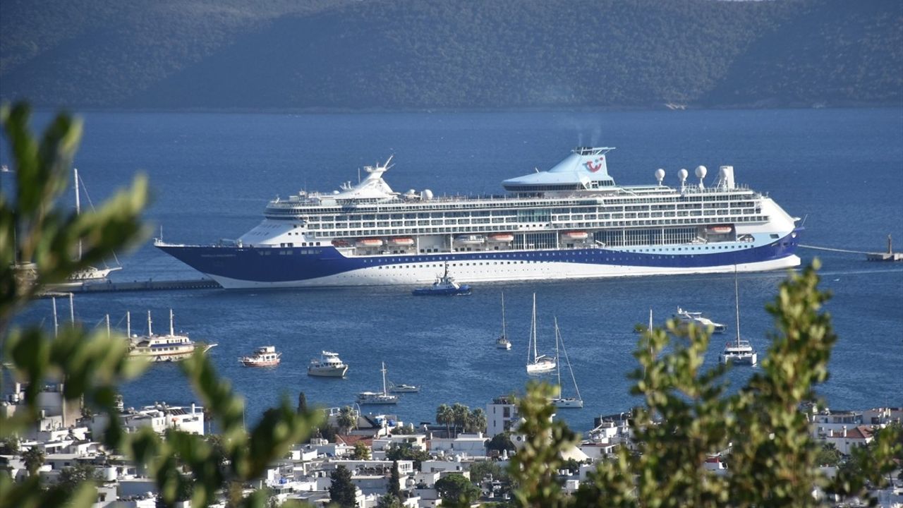Bodrum'a İki Kruvaziyer ile 2.609 Yolcu Geldi