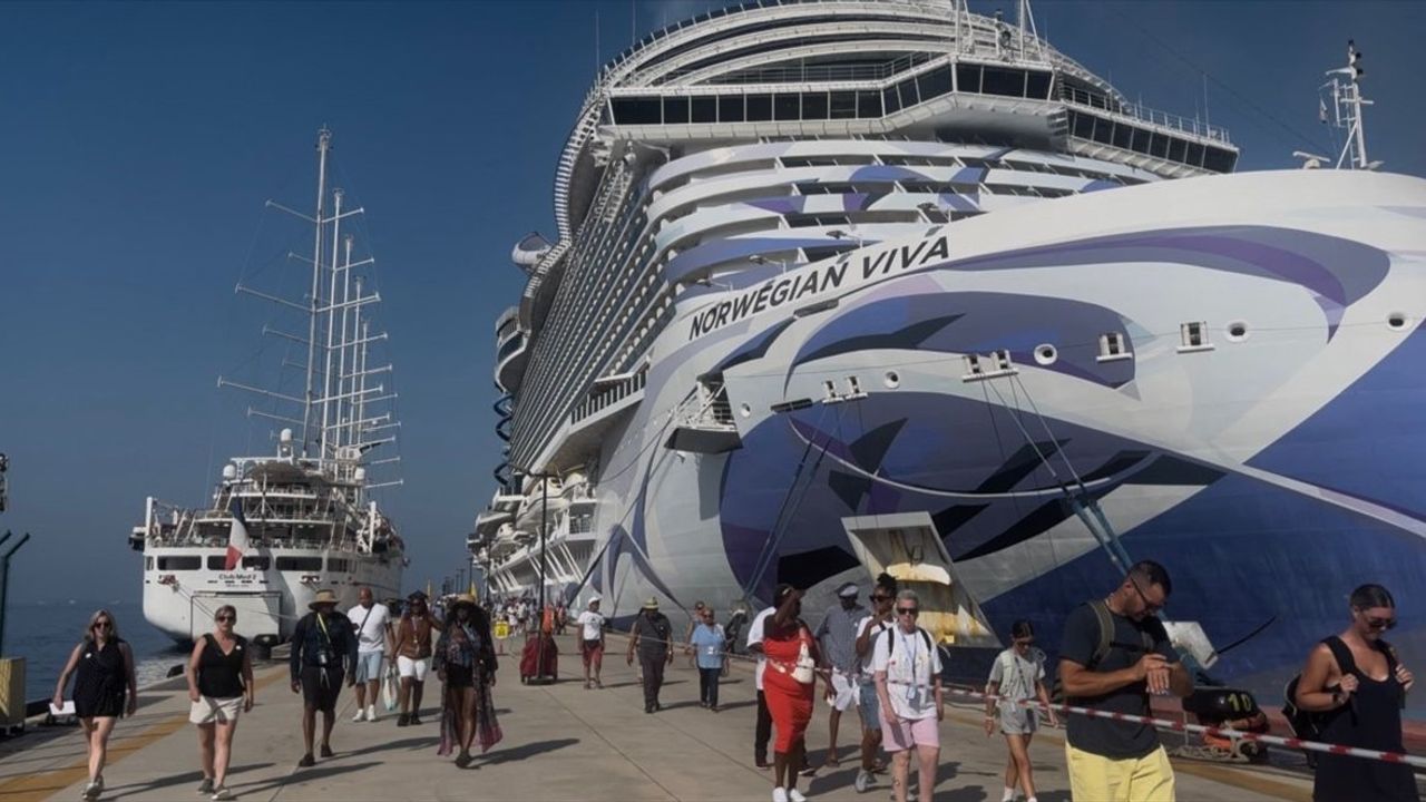 Bodrum'a İki Kruvaziyer Yanaştı: 3 bin 907 Yolcu