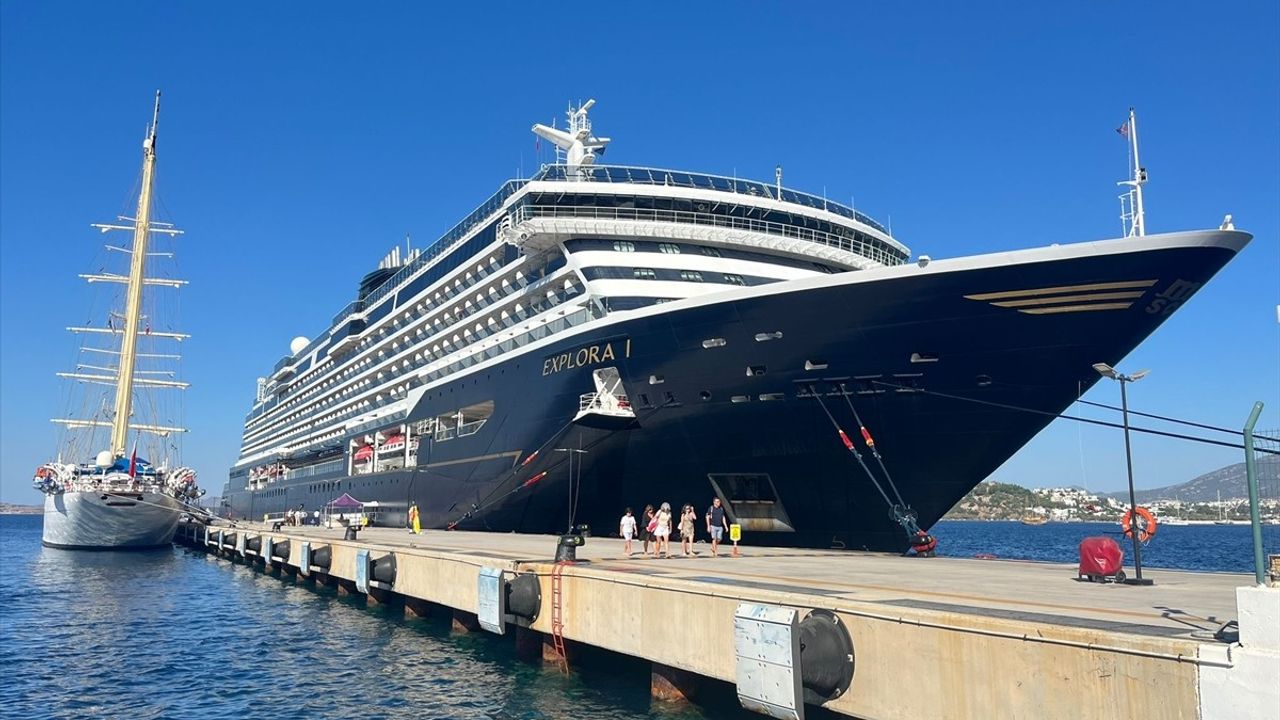Bodrum'a İki Kruvaziyerle 959 Yolcu İndi