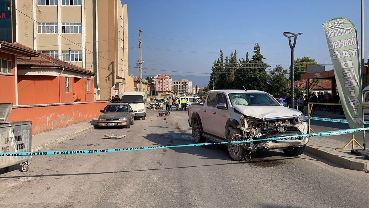 Burdur'da Pikap-Motosiklet Kazası: 1 Ölü, 1 Yaralı