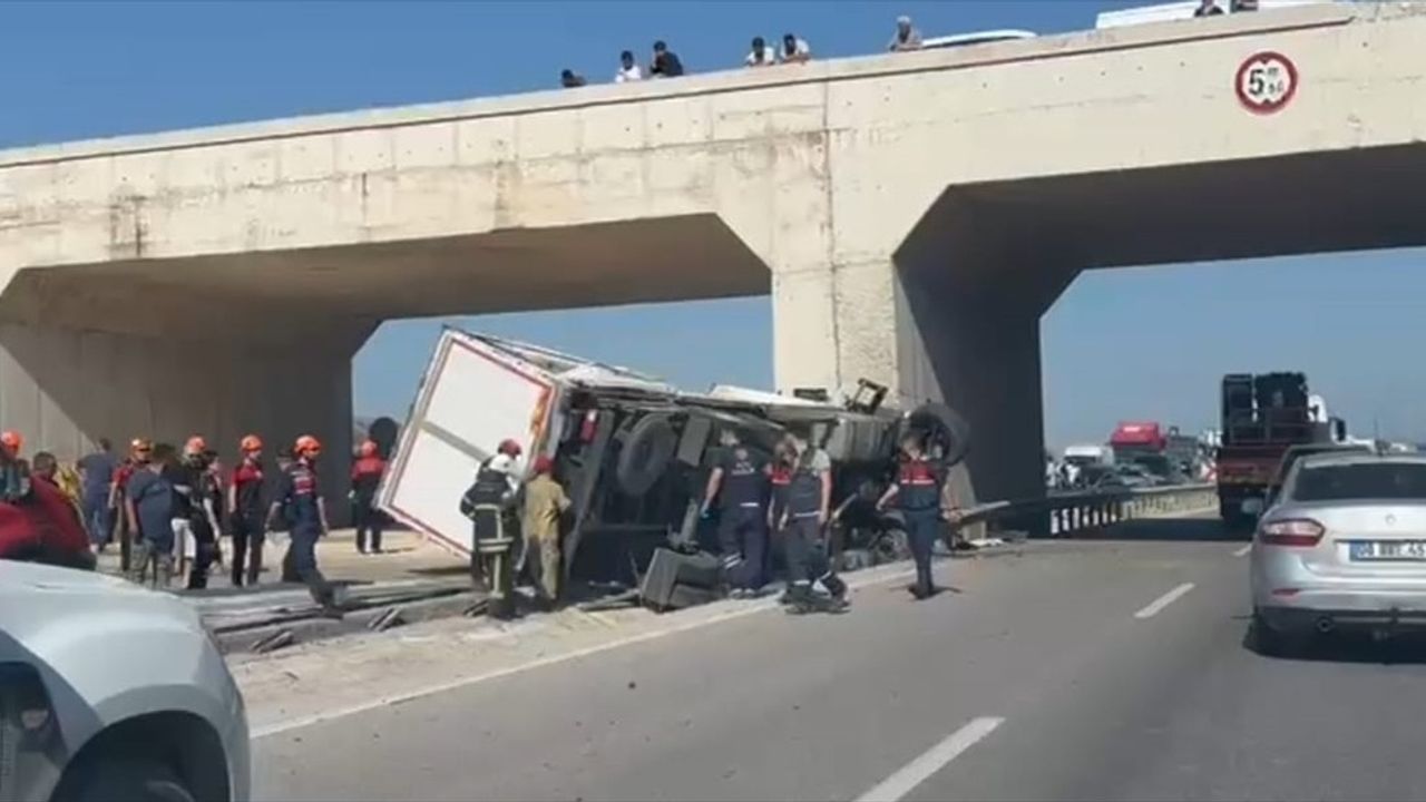 Bursa'da Trafik Kazası: Kamyon Sürücüsü Hayatını Kaybetti