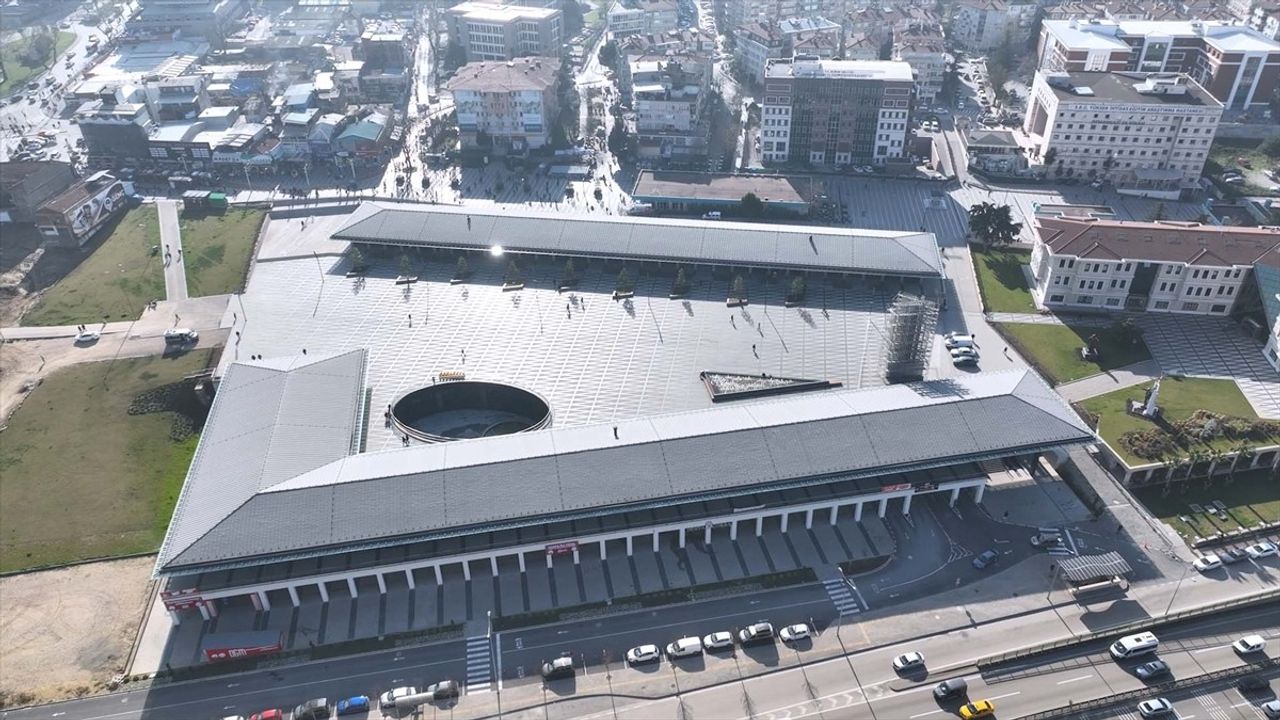 Bursa'da Yeni Yeraltı Otoparkı Hizmete Açıldı