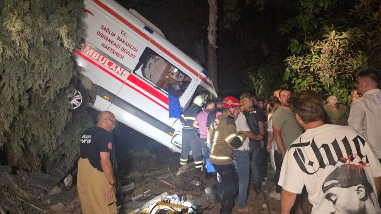 Bursa'daki Kaza: Ambulans ile Kamyonet Çarpıştı