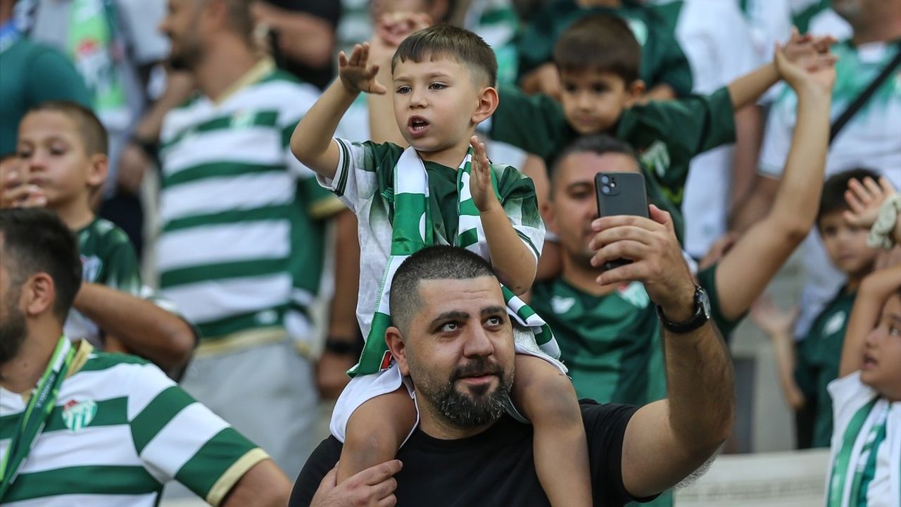 Bursaspor ve Eskişehirspor'un Dostluk Maçı Doğa İçin Gerçekleşti