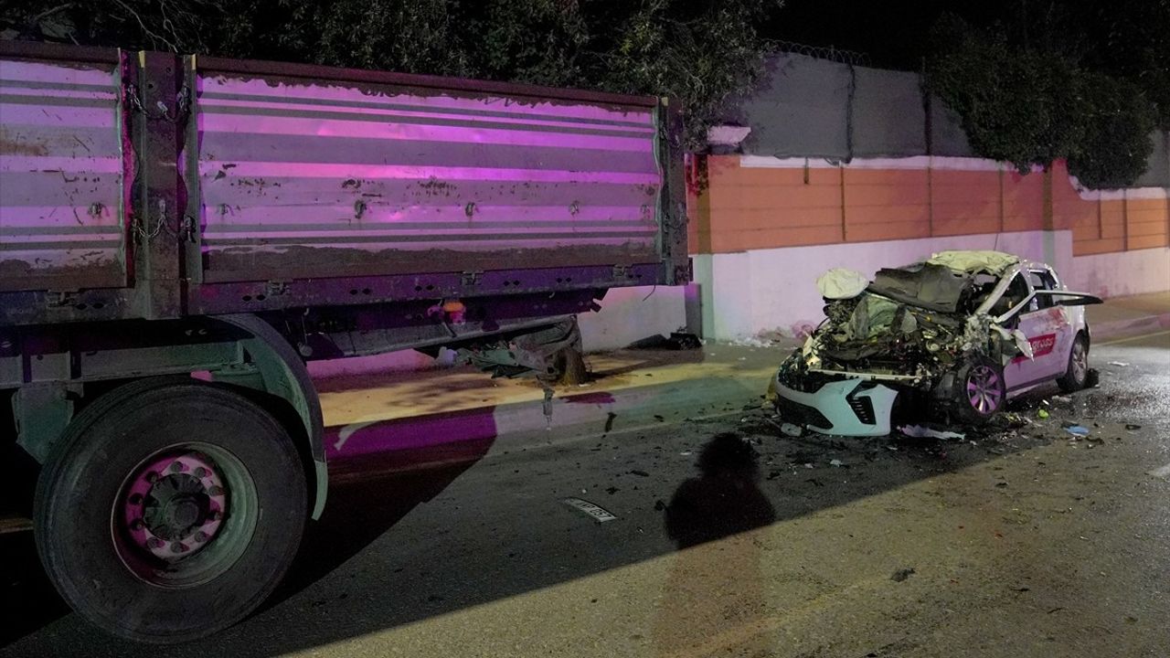Büyükçekmece'de Feci Kaza: 1 Ölü, 4 Yaralı