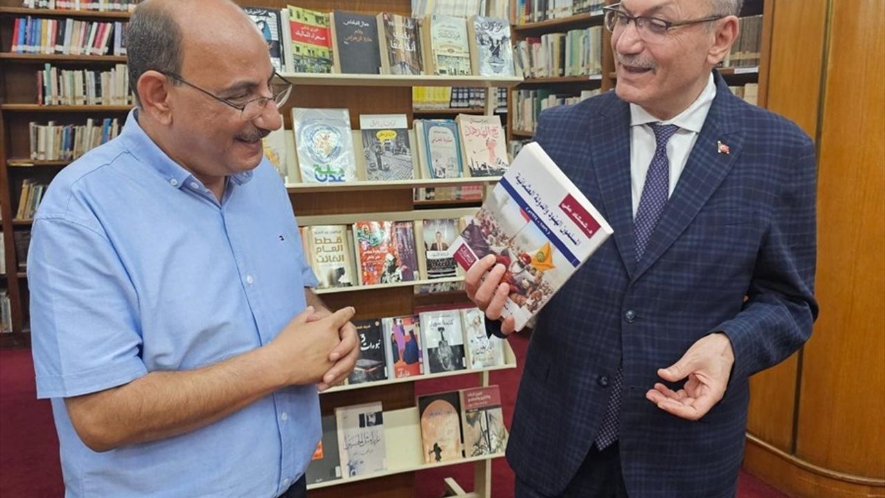 Büyükelçi Şen'den Büyük Kahire Kütüphanesi'ne Destek