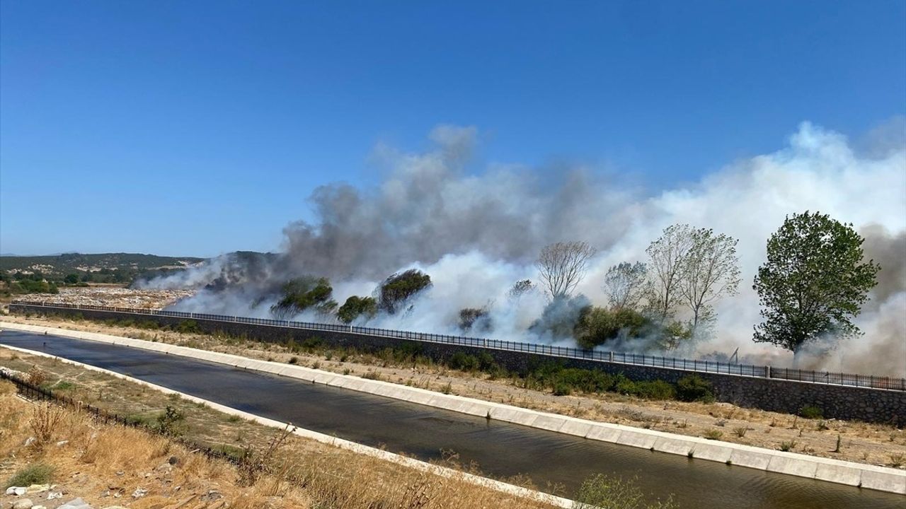 Çanakkale Ayvacık'ta Yangın Kontrol Altına Alınmaya Çalışılıyor
