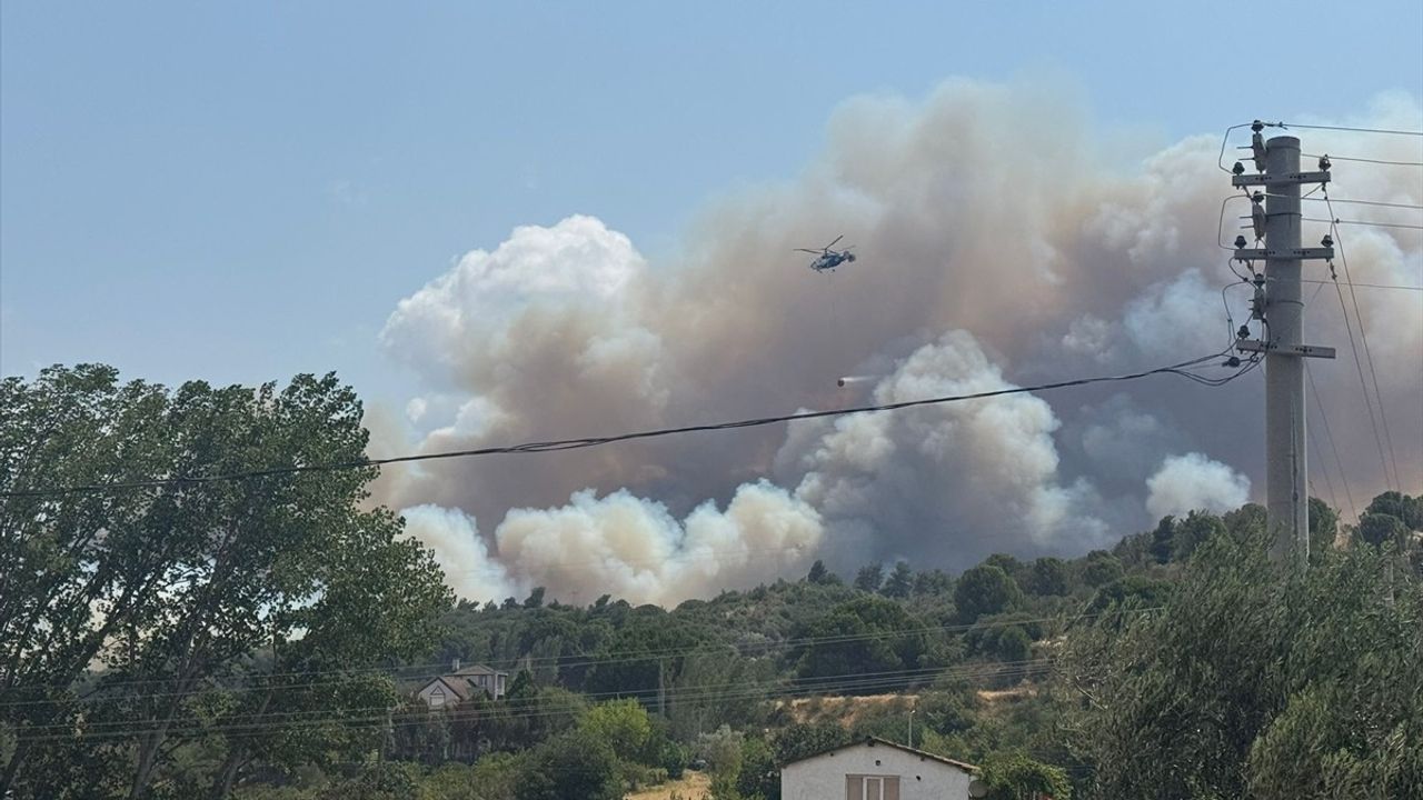 Çanakkale'deki Yangına Havadan ve Karadan Müdahale Devam Ediyor