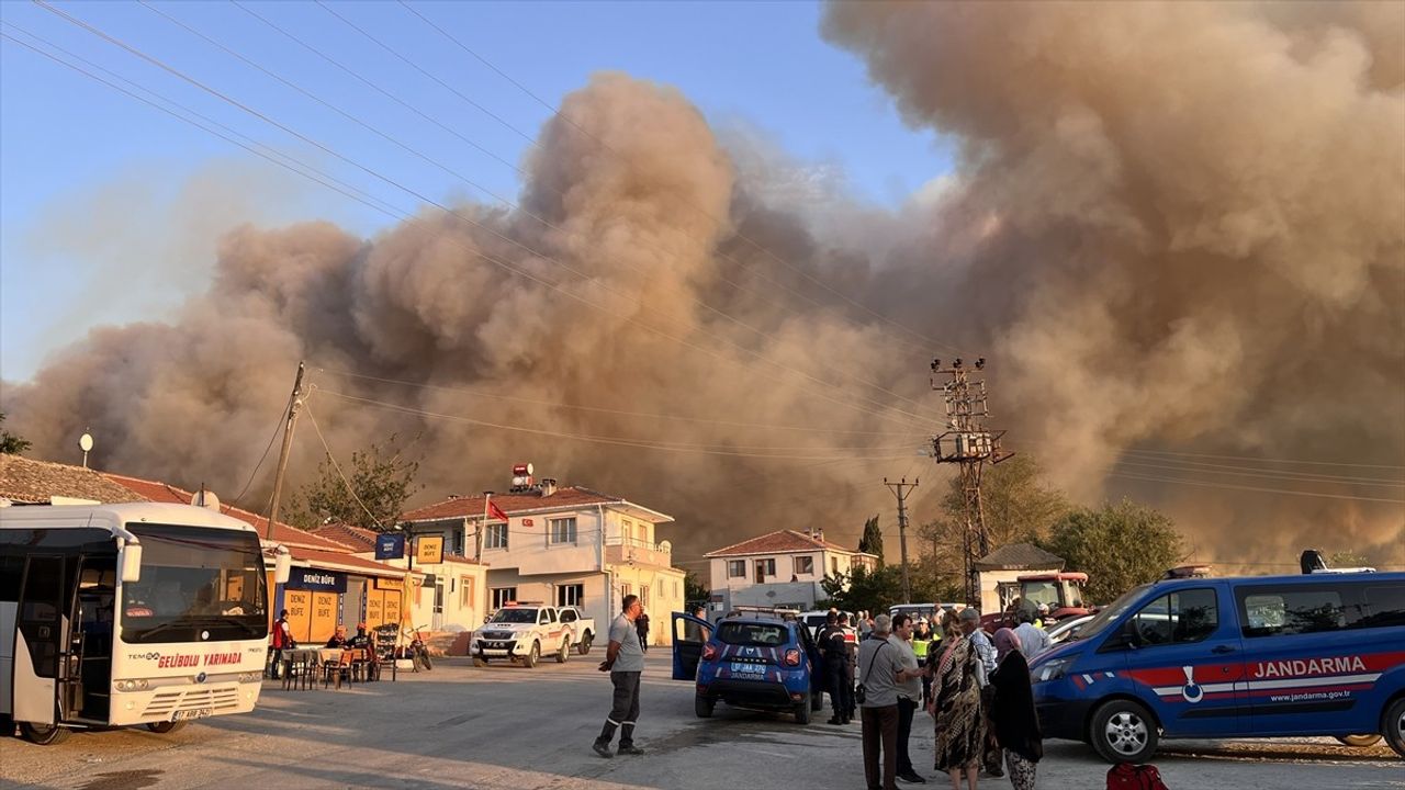 Çanakkale Gelibolu'daki Orman Yangınına Müdahale Devam Ediyor
