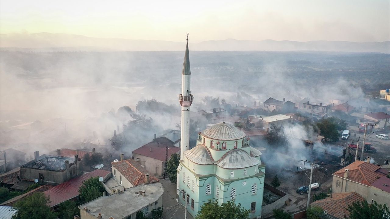 Çanakkale'nin Bayramiç İlçesindeki Orman Yangınına Müdahale Devam Ediyor