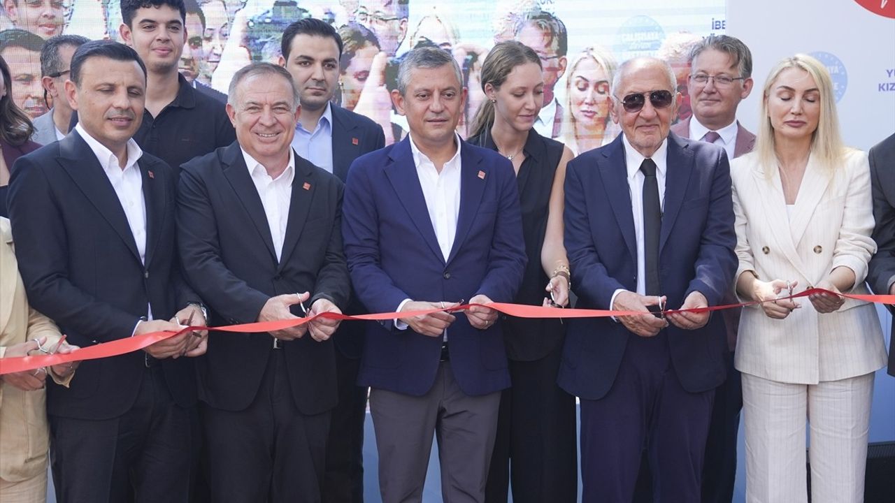 CHP Genel Başkanı Özel, İstanbul'da Kreş ve Yurt Açılışlarına Katıldı
