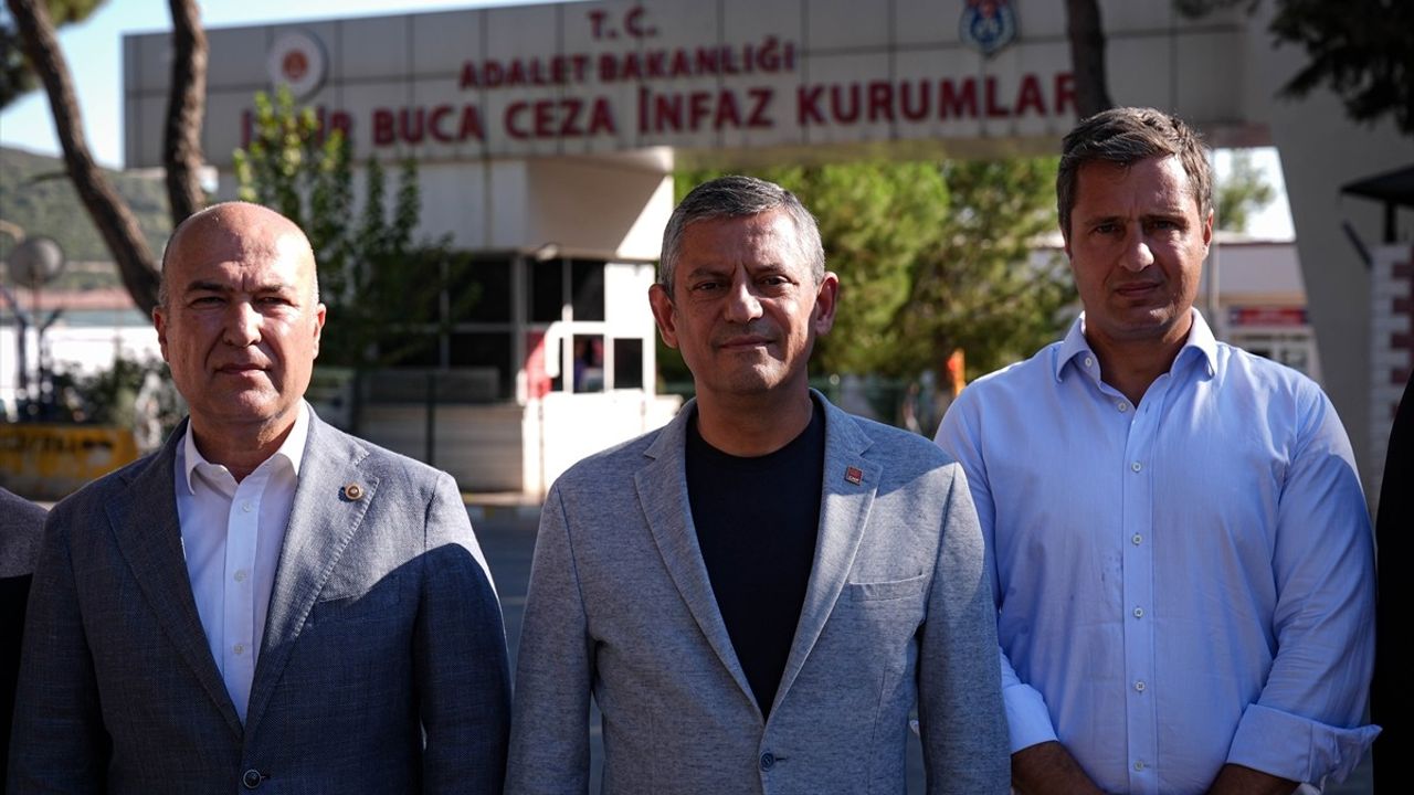 CHP Genel Başkanı Özgür Özel, İzmir Buca Cezaevi'nde Tutuklu Partilileri Ziyaret Etti