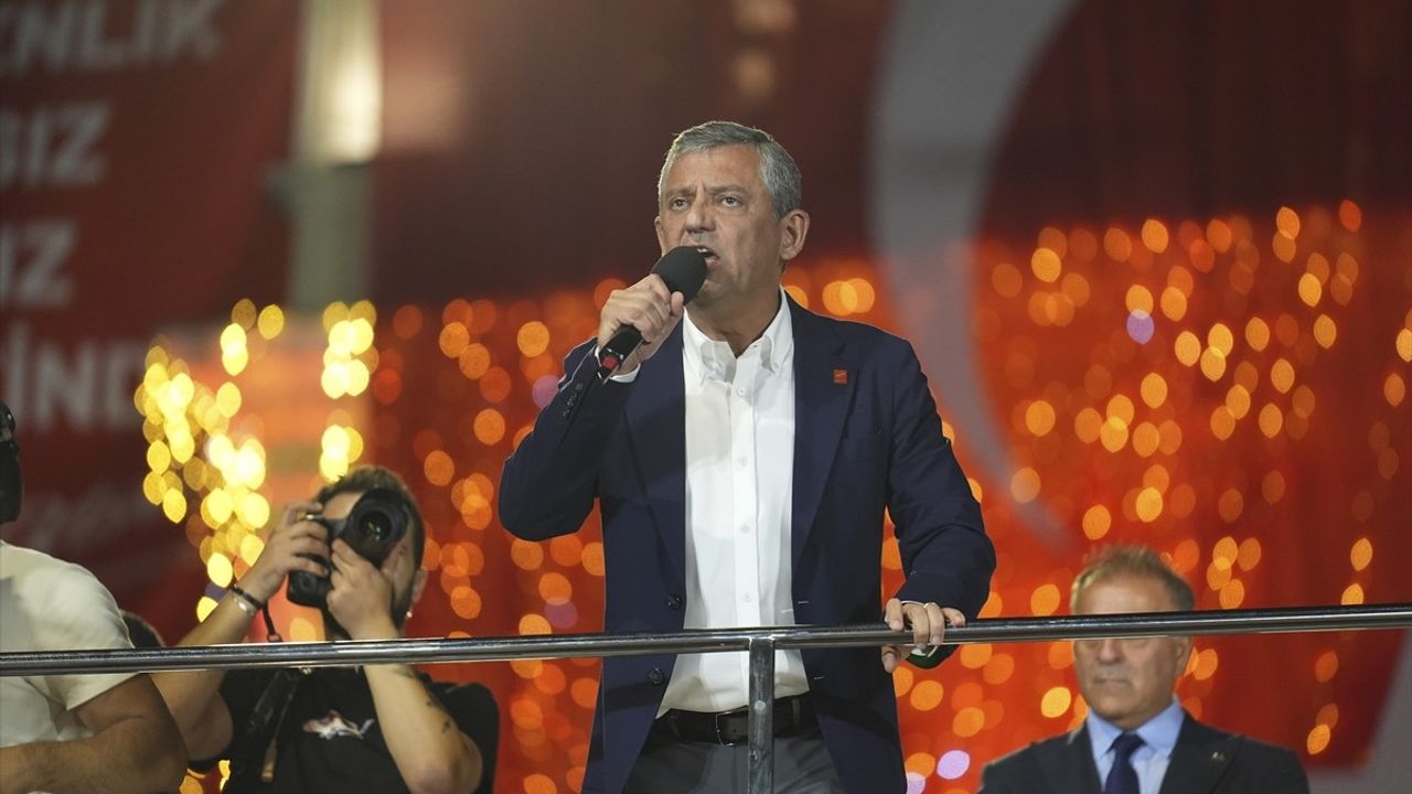 CHP Lideri Özgür Özel Beyoğlu'nda Konuştu