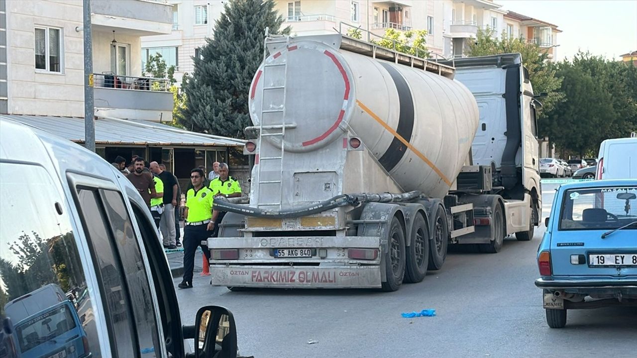 Çorum'da Tırın Çarptığı Çocuk Hayatını Kaybetti