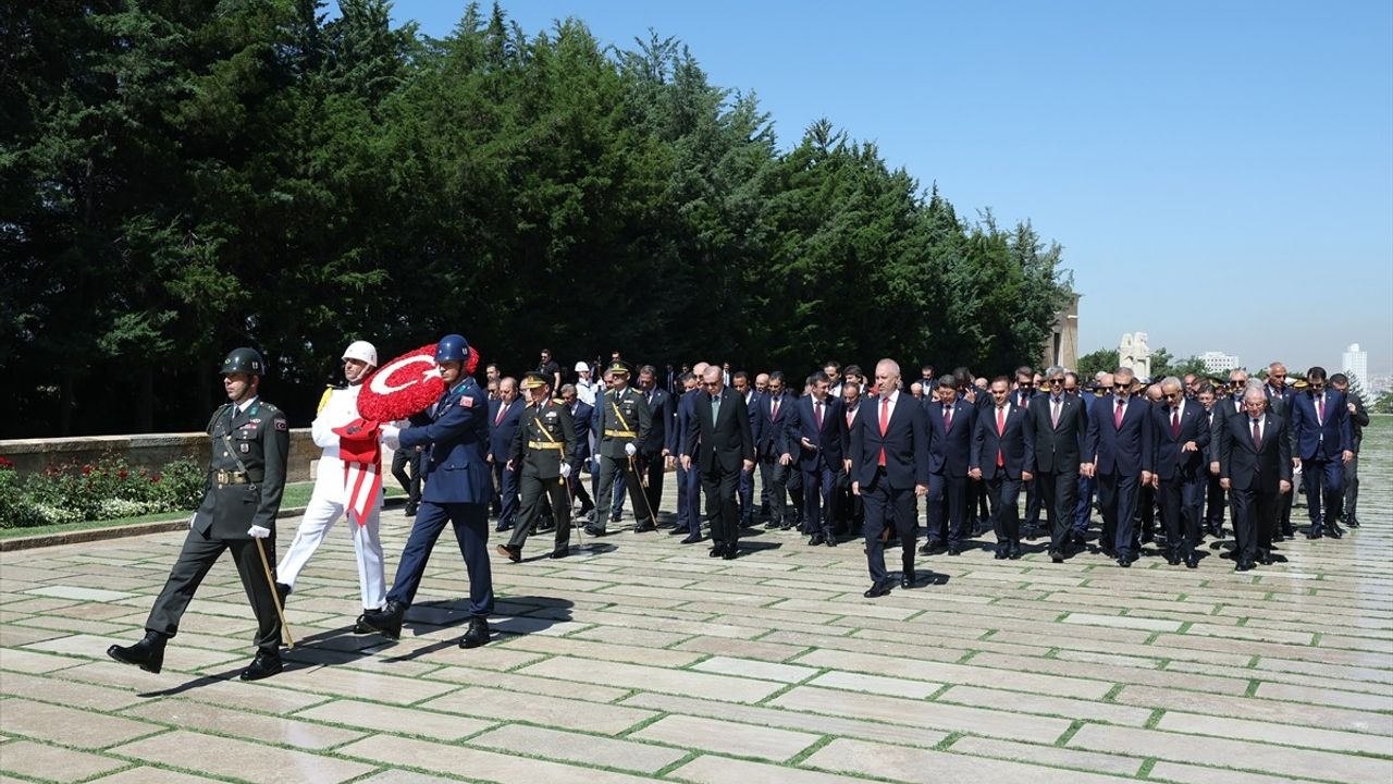 Cumhurbaşkanı Erdoğan, Anıtkabir'de Zafer Bayramı'nı Kutladı