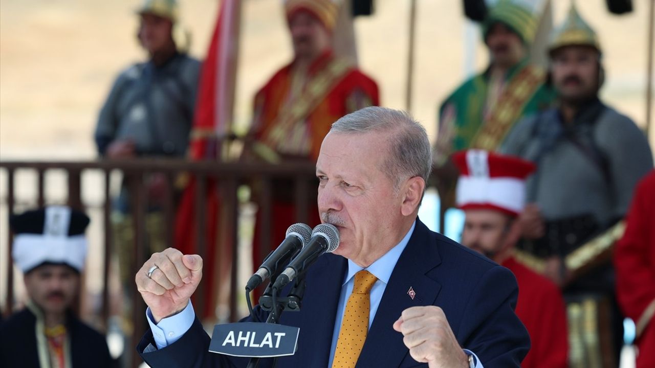 Cumhurbaşkanı Erdoğan'dan Malazgirt Zaferi'nin 954. Yılına Özel Mesaj