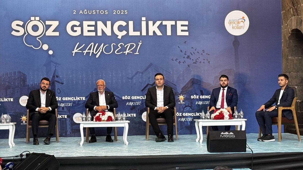Cumhurbaşkanı Erdoğan Gençlerle Buluştu: 'Kayseri'ye Sevgilerimi Gönderiyorum'
