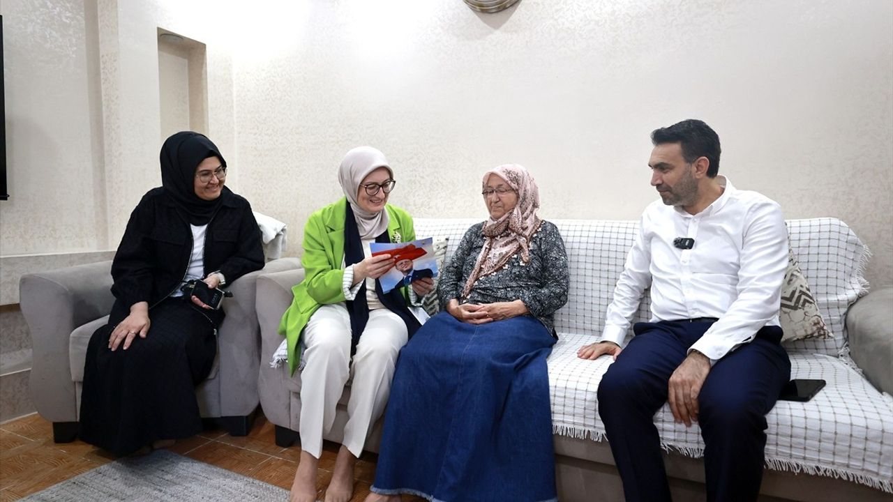 Cumhurbaşkanı Erdoğan'ın Mektubu Mersin'de Şehit Annesine Ulaştırıldı