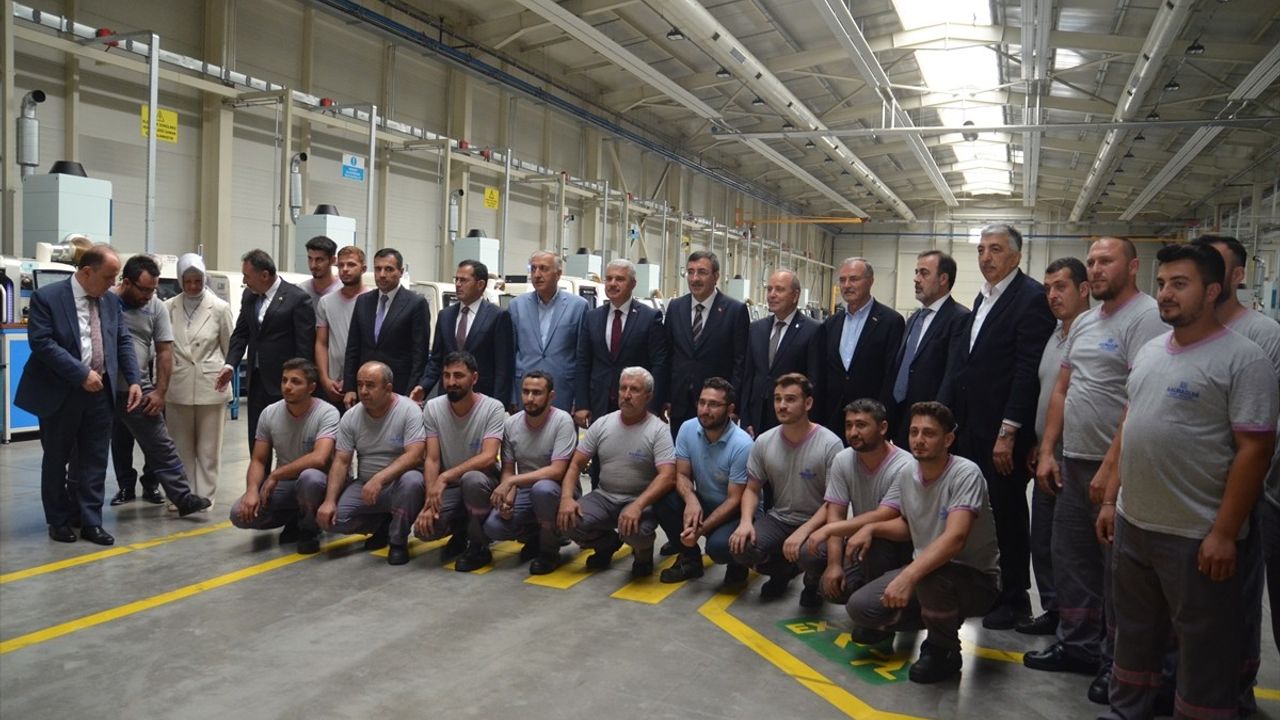 Cumhurbaşkanı Yardımcısı Yılmaz, Konya'da Ekonomi ve Enflasyonu Değerlendirdi