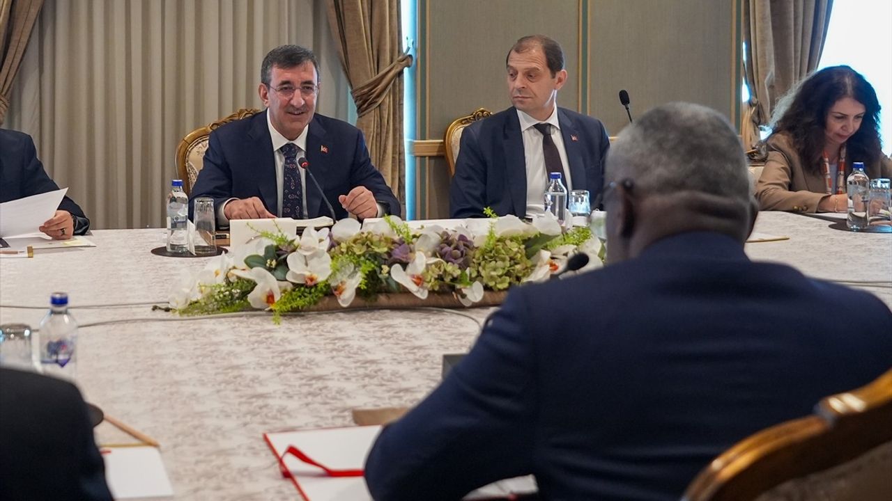 Cumhurbaşkanı Yardımcısı Yılmaz ve Kongo Başbakanı Makosso'nun Görüşmesi