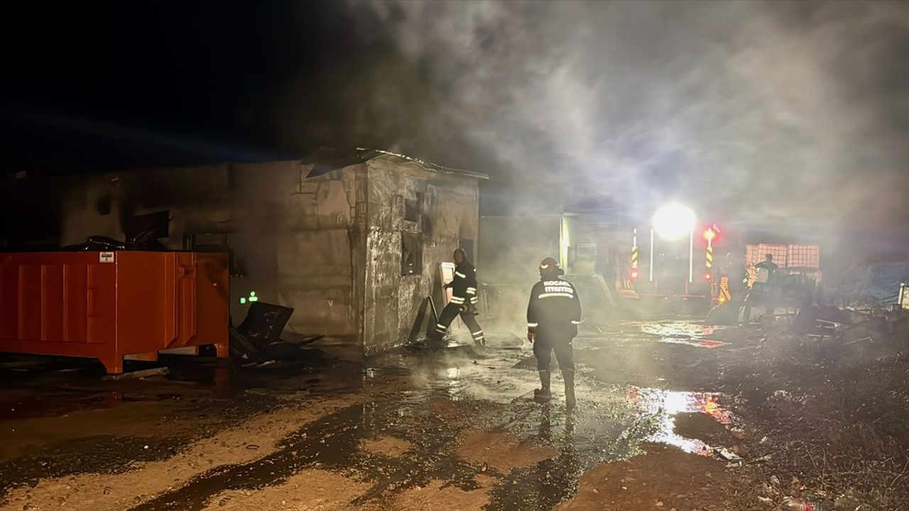 Dilovası'ndaki Mermerit Tezgah Atölyesinde Yangın Çıktı