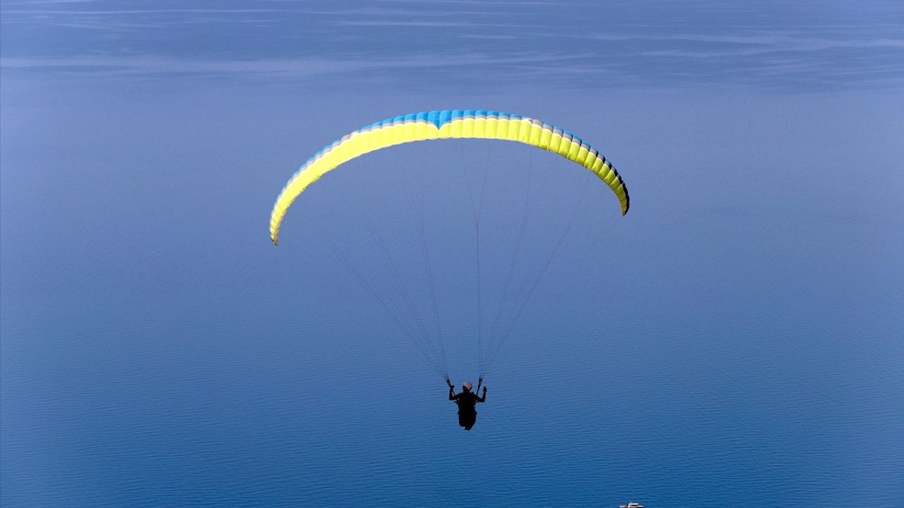 Doğu ve Güneydoğu Anadolu Yamaç Paraşütü Hedef Şampiyonası Van'da Başladı