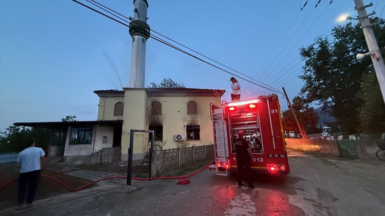 Düzce'de Bir Camide Yangın Çıktı