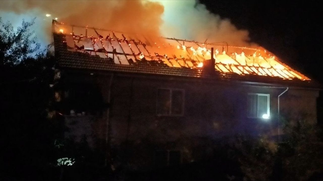 Düzce'de Çatı Katında Yangın