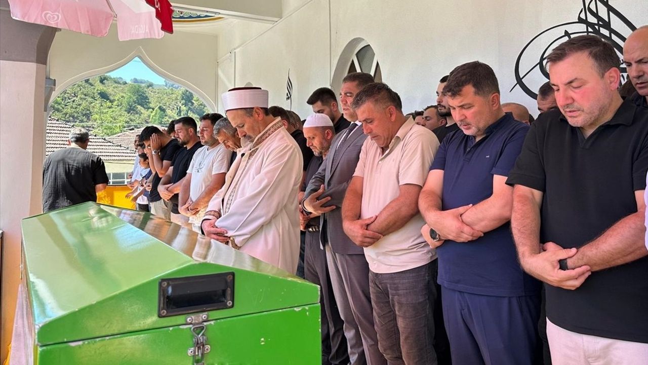 Düzce'de Kazara Silah Ateşi Sonucu Genç Hayatını Kaybetti