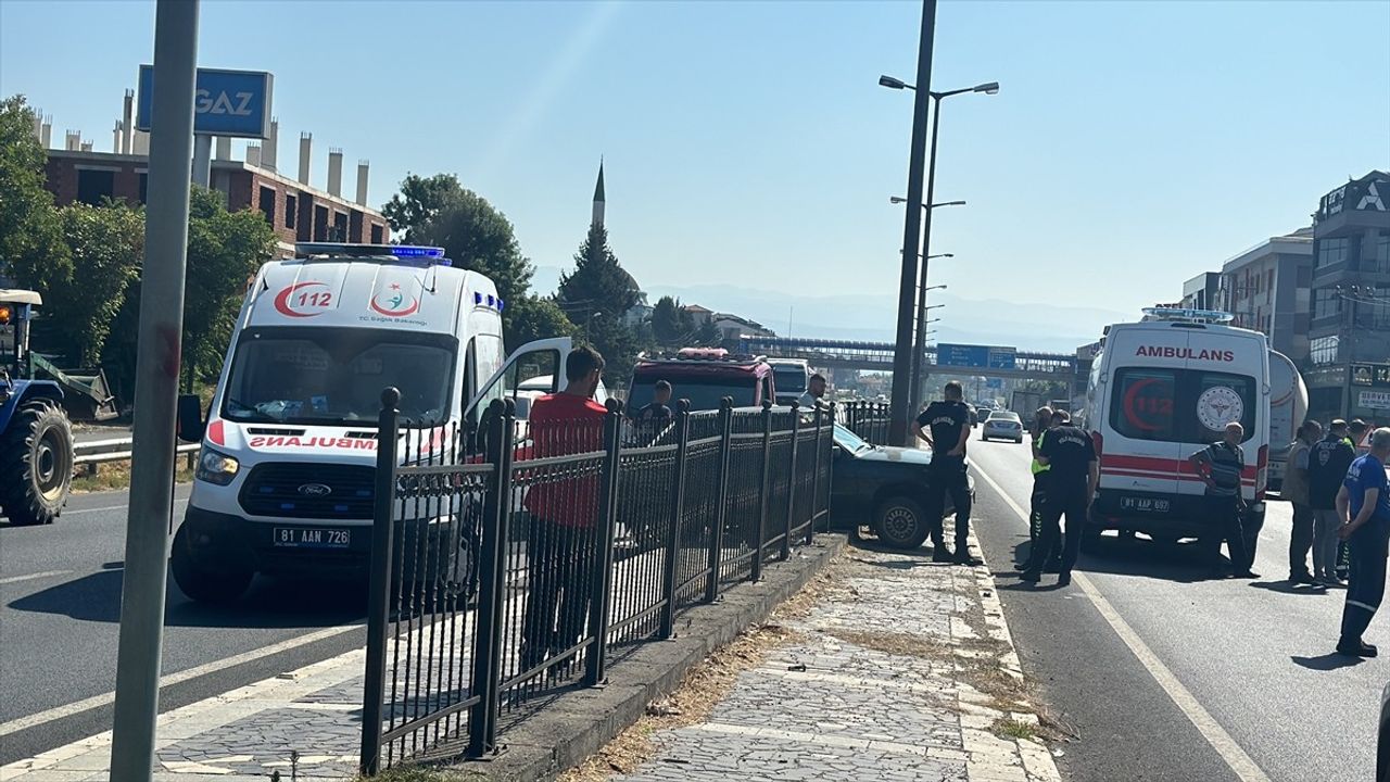 Düzce'de Tır ve Otomobil Çarpıştı: 7 Yaralı