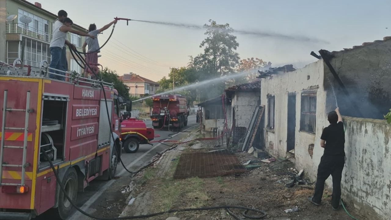Edirne'de Çıkan Yangında Ev Kullanılamaz Hale Geldi